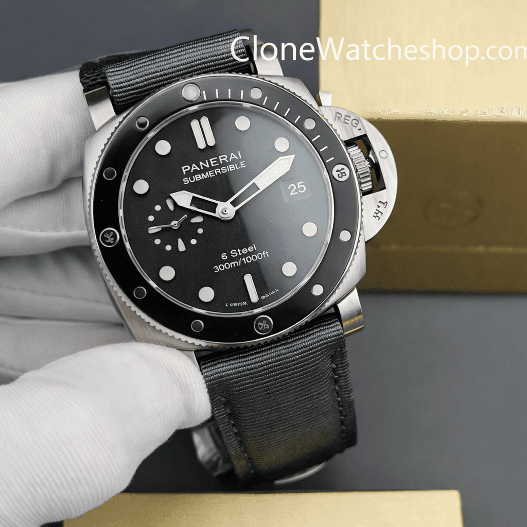 Panerai Submersible Luna Rossa CarboTech GMT America’s Cup PAM 01039
